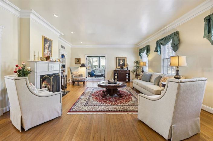 Image No.10-3 Bed House for sale