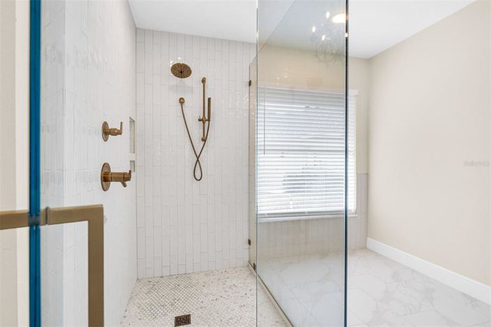 Image No.27-4 Bed House for sale