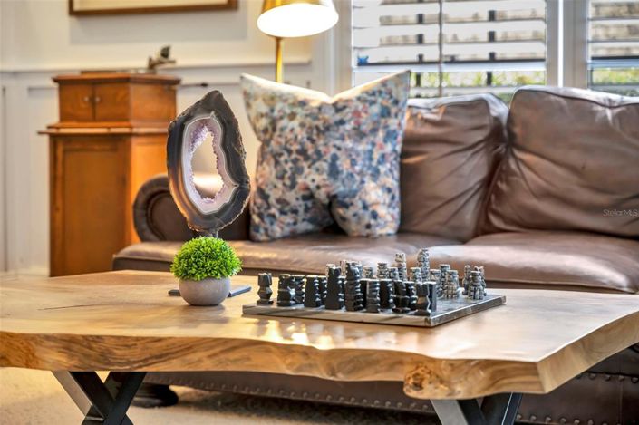 Image No.10-5 Bed House for sale