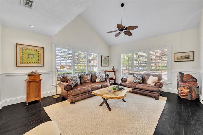 Image No.11-5 Bed House for sale