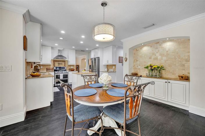 Image No.17-5 Bed House for sale