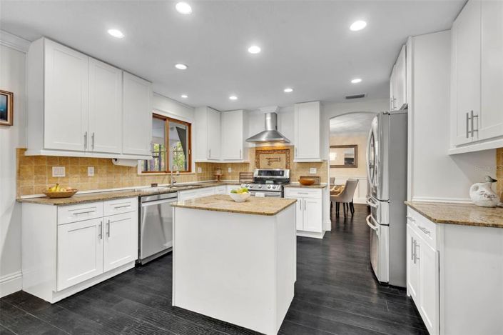 Image No.24-5 Bed House for sale