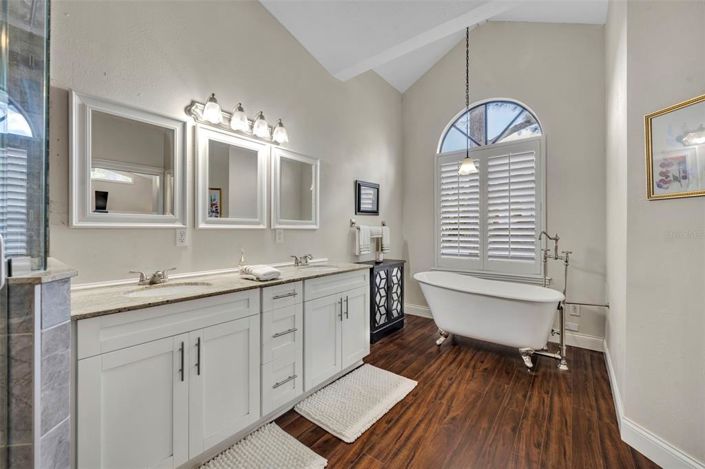 Image No.42-5 Bed House for sale