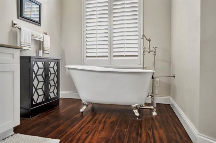 Image No.43-5 Bed House for sale