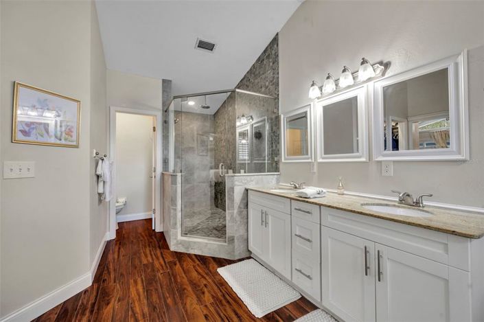 Image No.45-5 Bed House for sale