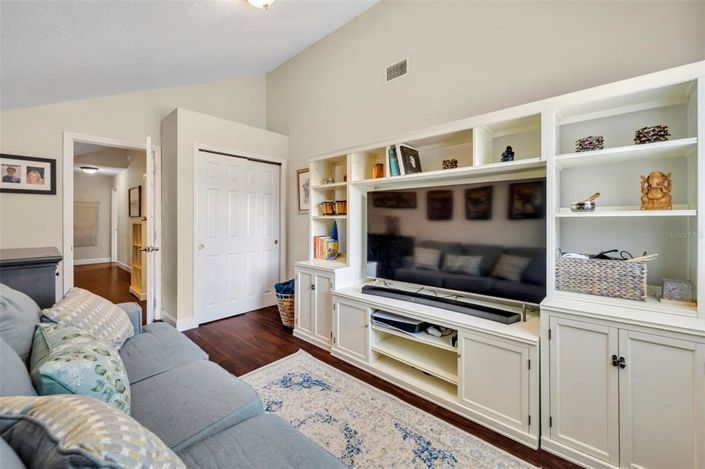 Image No.50-5 Bed House for sale