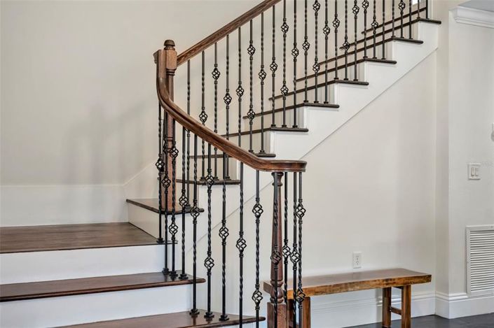 Image No.7-5 Bed House for sale