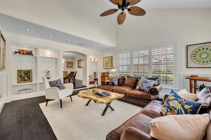 Image No.8-5 Bed House for sale