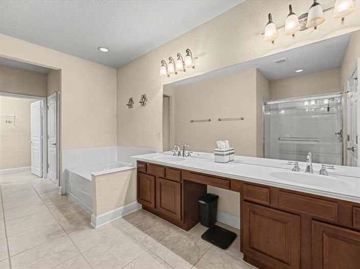 Image No.16-3 Bed Townhouse for sale