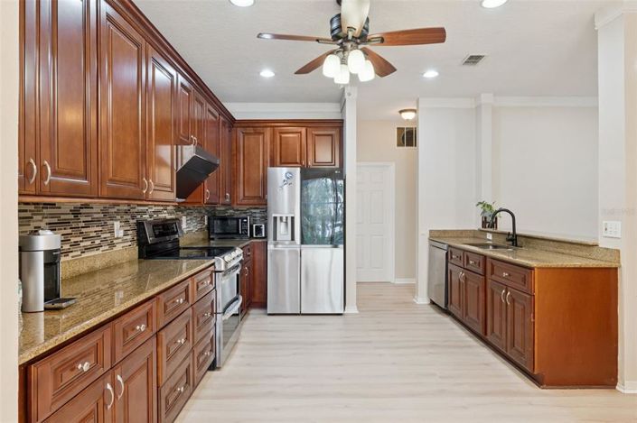 Image No.11-5 Bed House for sale