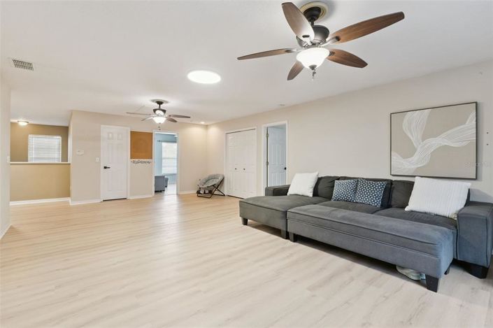 Image No.16-5 Bed House for sale