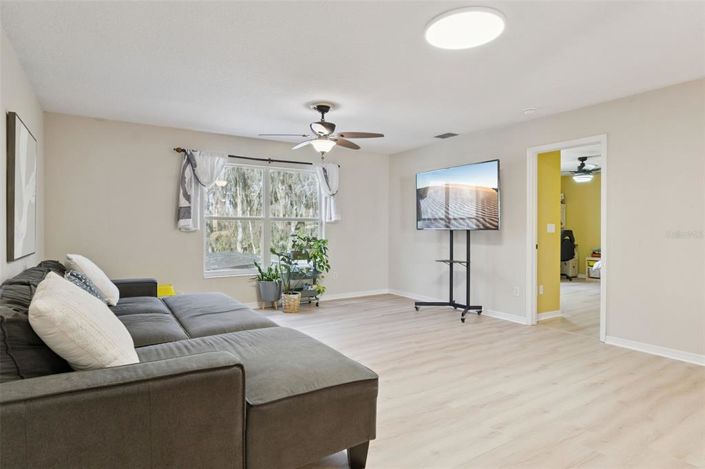 Image No.17-5 Bed House for sale