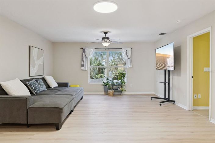 Image No.18-5 Bed House for sale