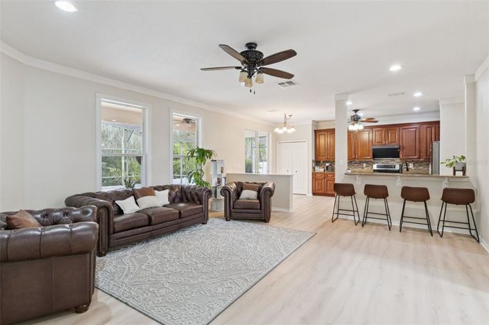 Image No.6-5 Bed House for sale