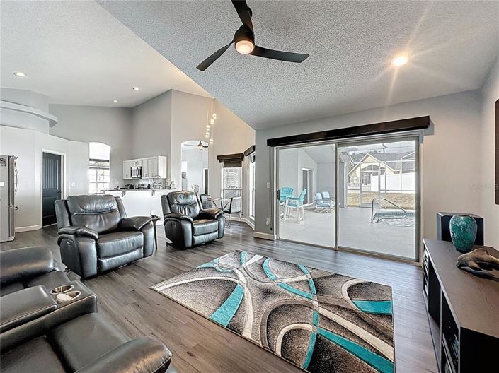 Image No.15-4 Bed House for sale