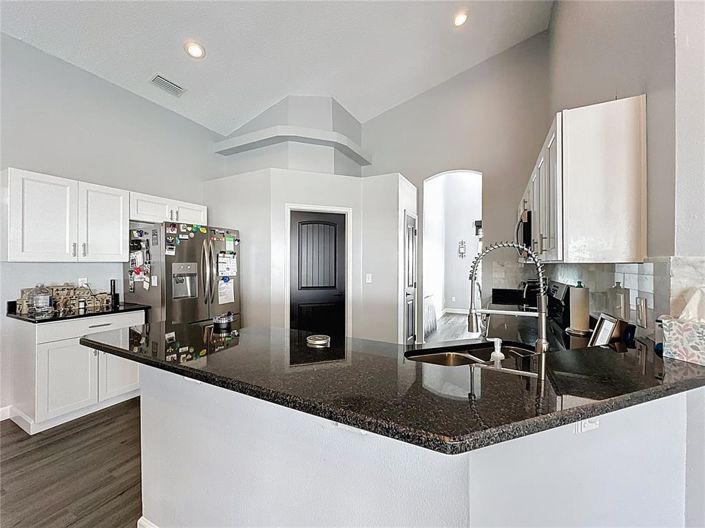 Image No.18-4 Bed House for sale