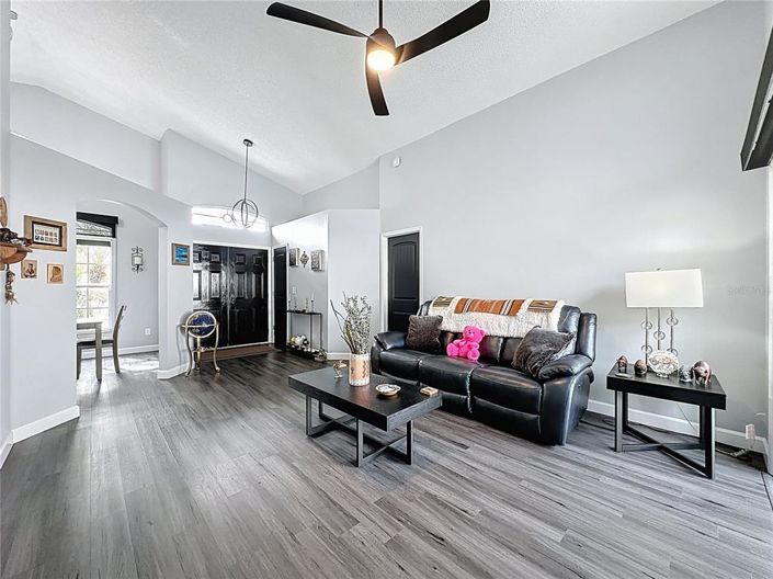 Image No.7-4 Bed House for sale