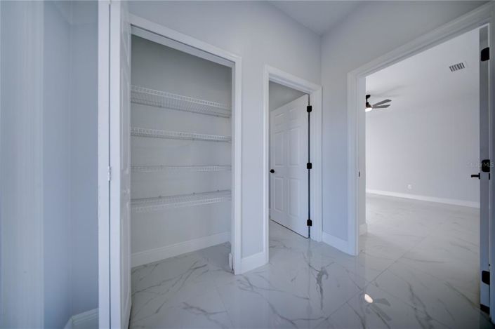 Image No.19-5 Bed House for sale