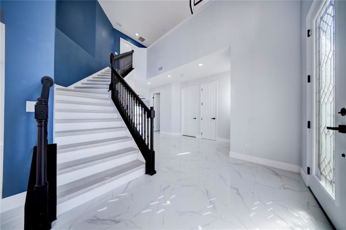 Image No.6-5 Bed House for sale