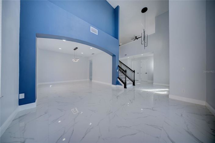 Image No.7-5 Bed House for sale