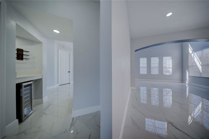 Image No.8-5 Bed House for sale