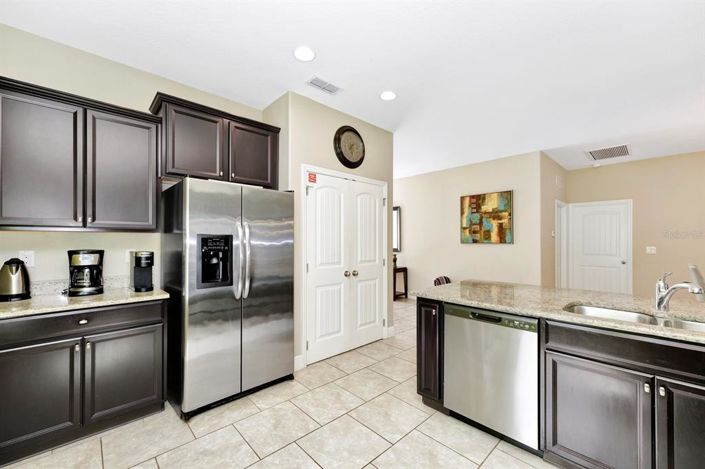 Image No.8-5 Bed House for sale