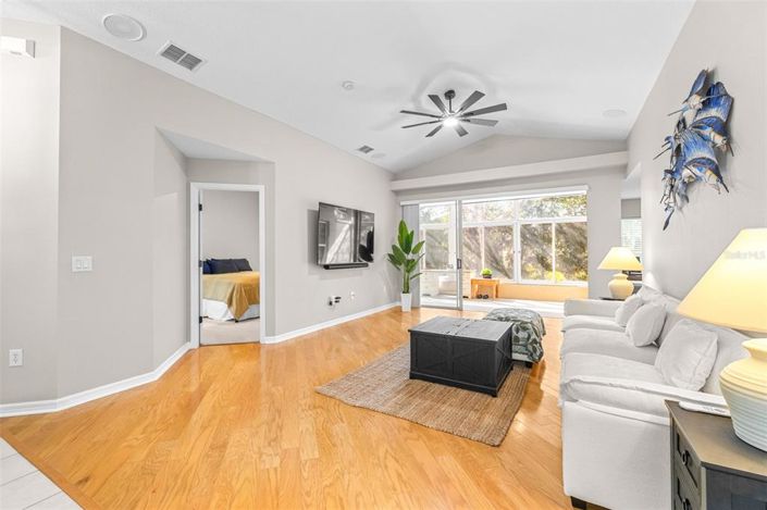 Image No.10-2 Bed House for sale