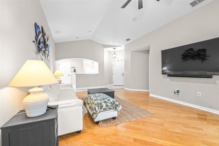 Image No.17-2 Bed House for sale