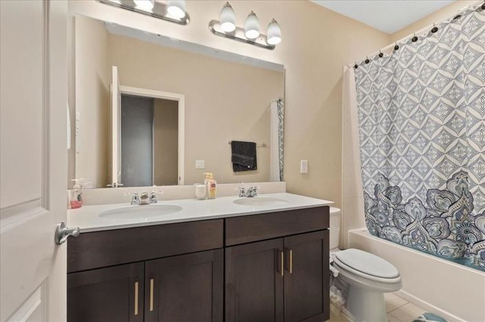 Image No.24-4 Bed House for sale