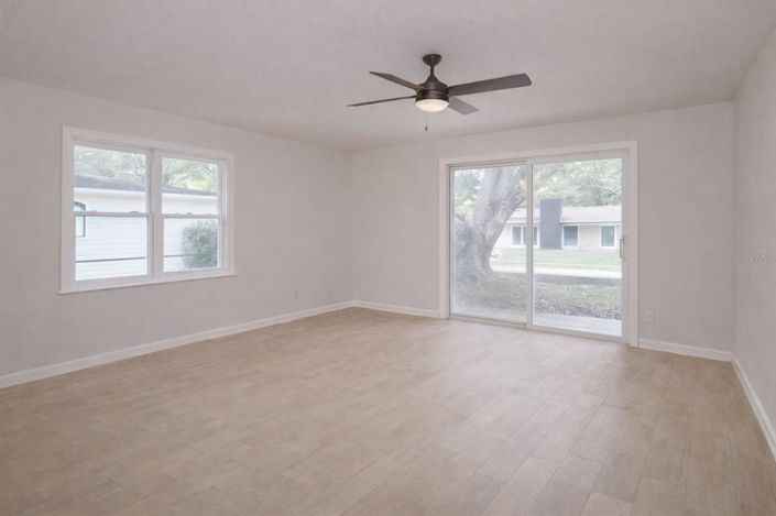 Image No.15-3 Bed House for sale