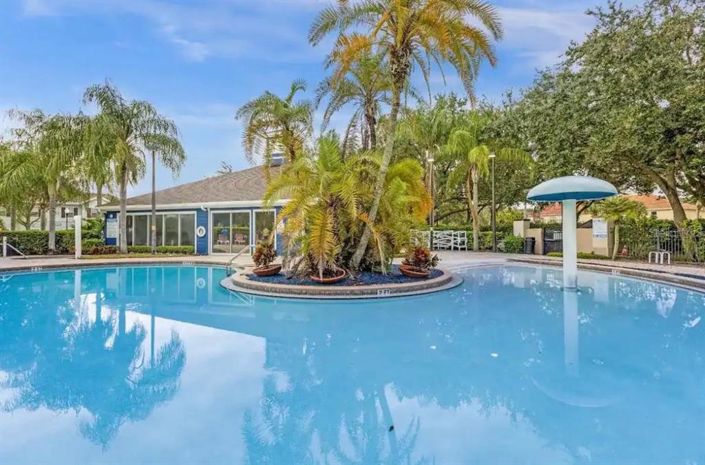 Image No.13-4 Bed Townhouse for sale