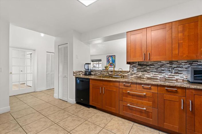 Image No.13-4 Bed House for sale