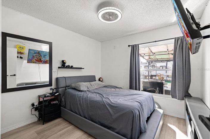 Image No.17-4 Bed House for sale