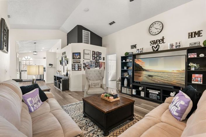 Image No.10-4 Bed House for sale