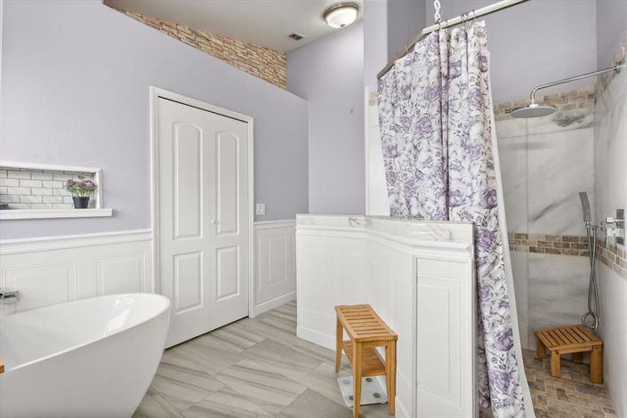 Image No.16-4 Bed House for sale