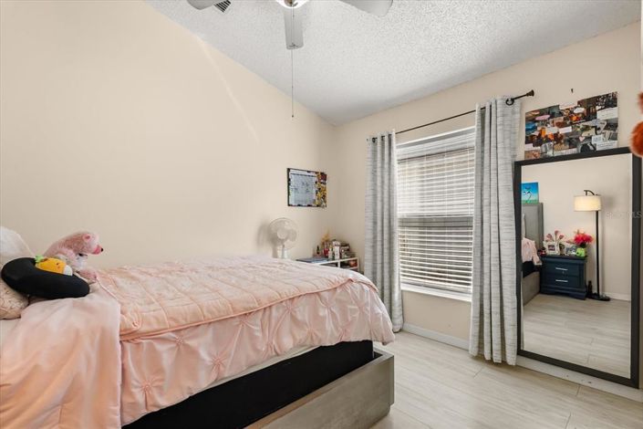 Image No.25-4 Bed House for sale