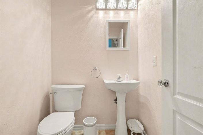 Image No.19-5 Bed Townhouse for sale