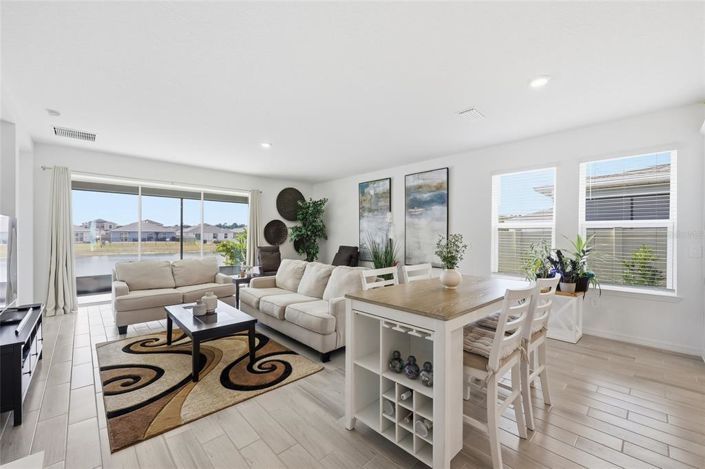 Image No.8-4 Bed House for sale