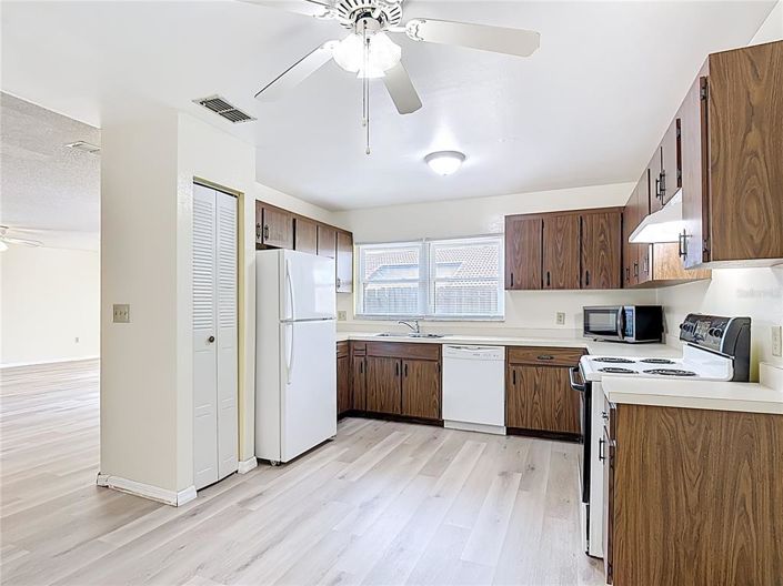 Image No.11-3 Bed Townhouse for sale