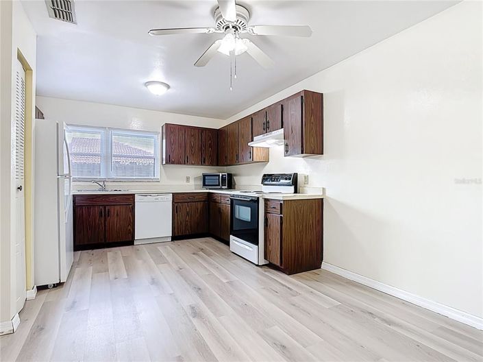 Image No.14-3 Bed Townhouse for sale