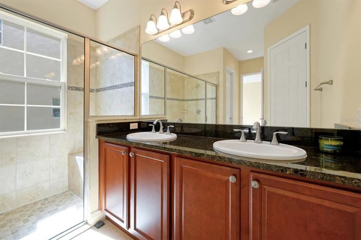 Image No.38-5 Bed House for sale