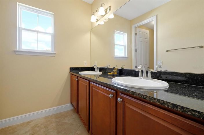 Image No.41-5 Bed House for sale