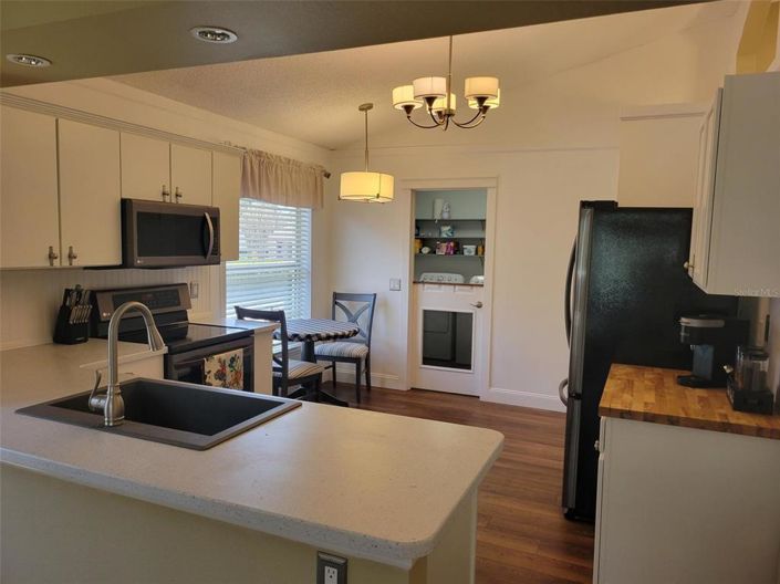 Image No.8-2 Bed House for sale