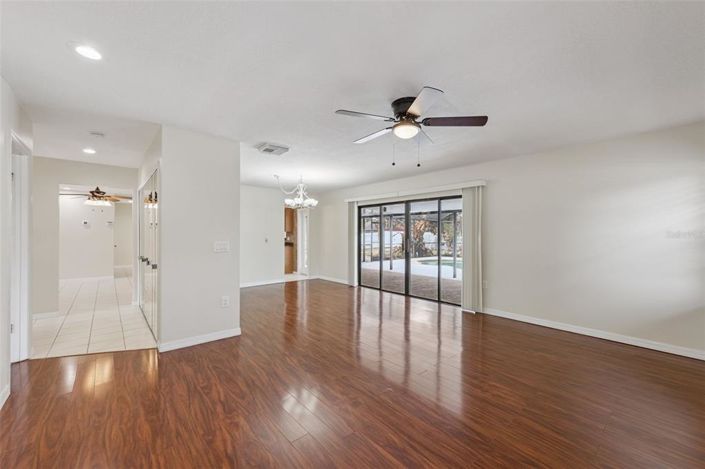 Image No.42-5 Bed House for sale