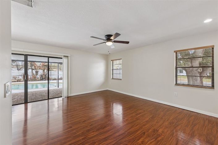 Image No.43-5 Bed House for sale