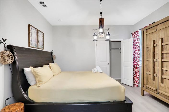 Image No.25-15 Bed House for sale