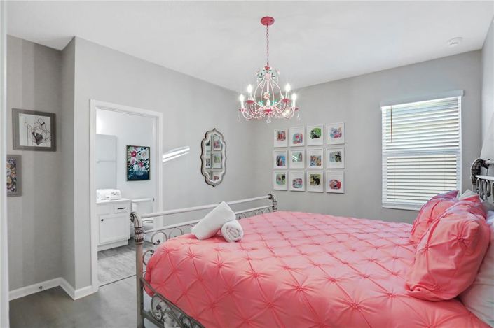 Image No.30-15 Bed House for sale