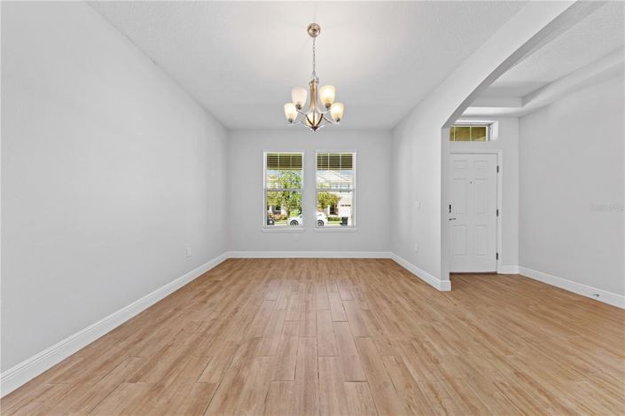 Image No.25-4 Bed House for sale