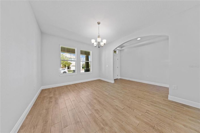 Image No.27-4 Bed House for sale