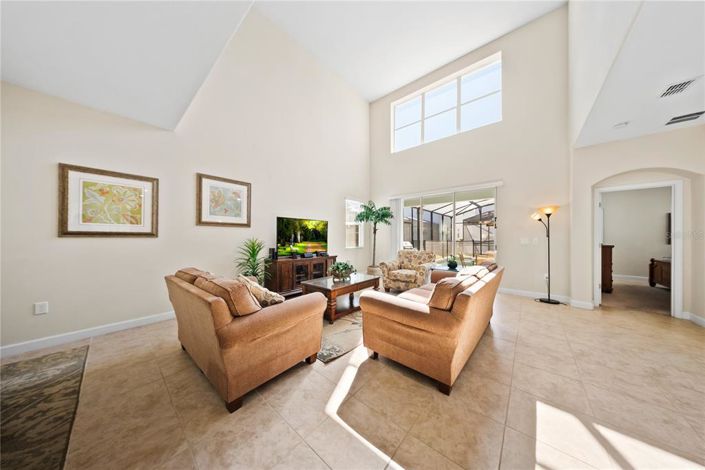 Image No.16-5 Bed House for sale